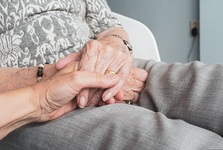 MAS Podbrdsko spouští bezplatné semináře pomoci starším s papírováním